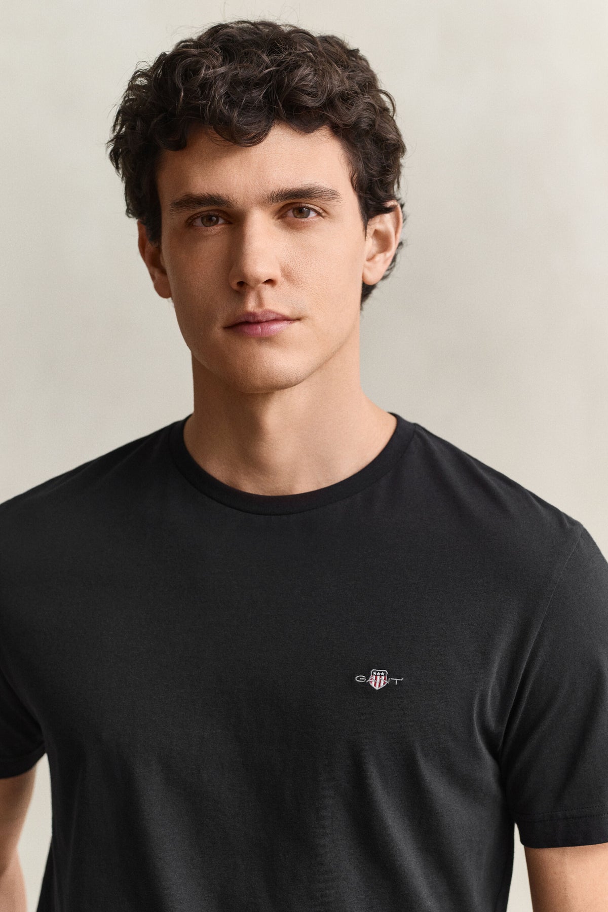 REG SHIELD SS T-SHIRT-BLACK