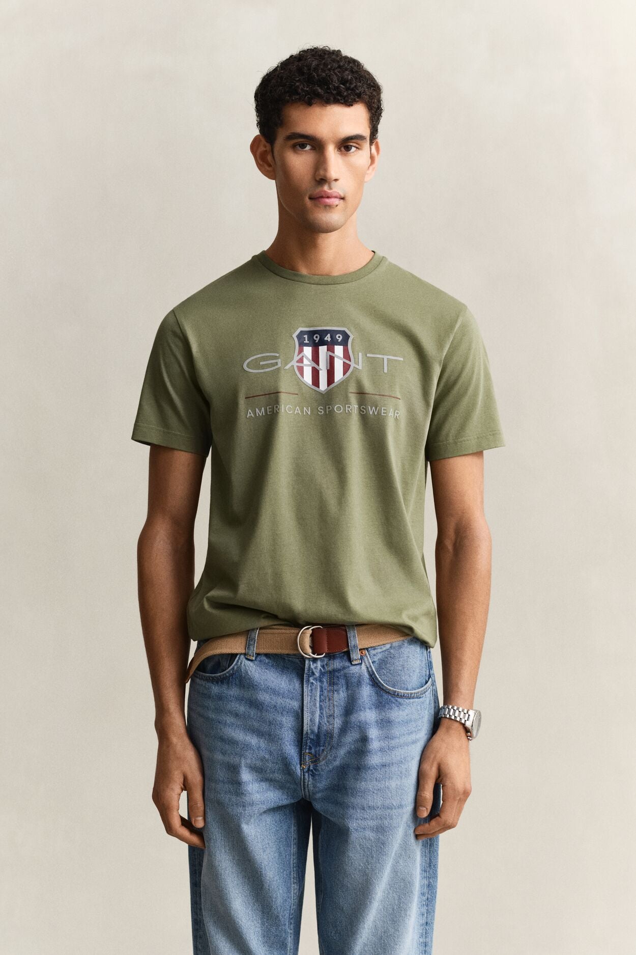 REG ARCHIVE SHIELD SS T-SHIRT-DRY HERB GREEN