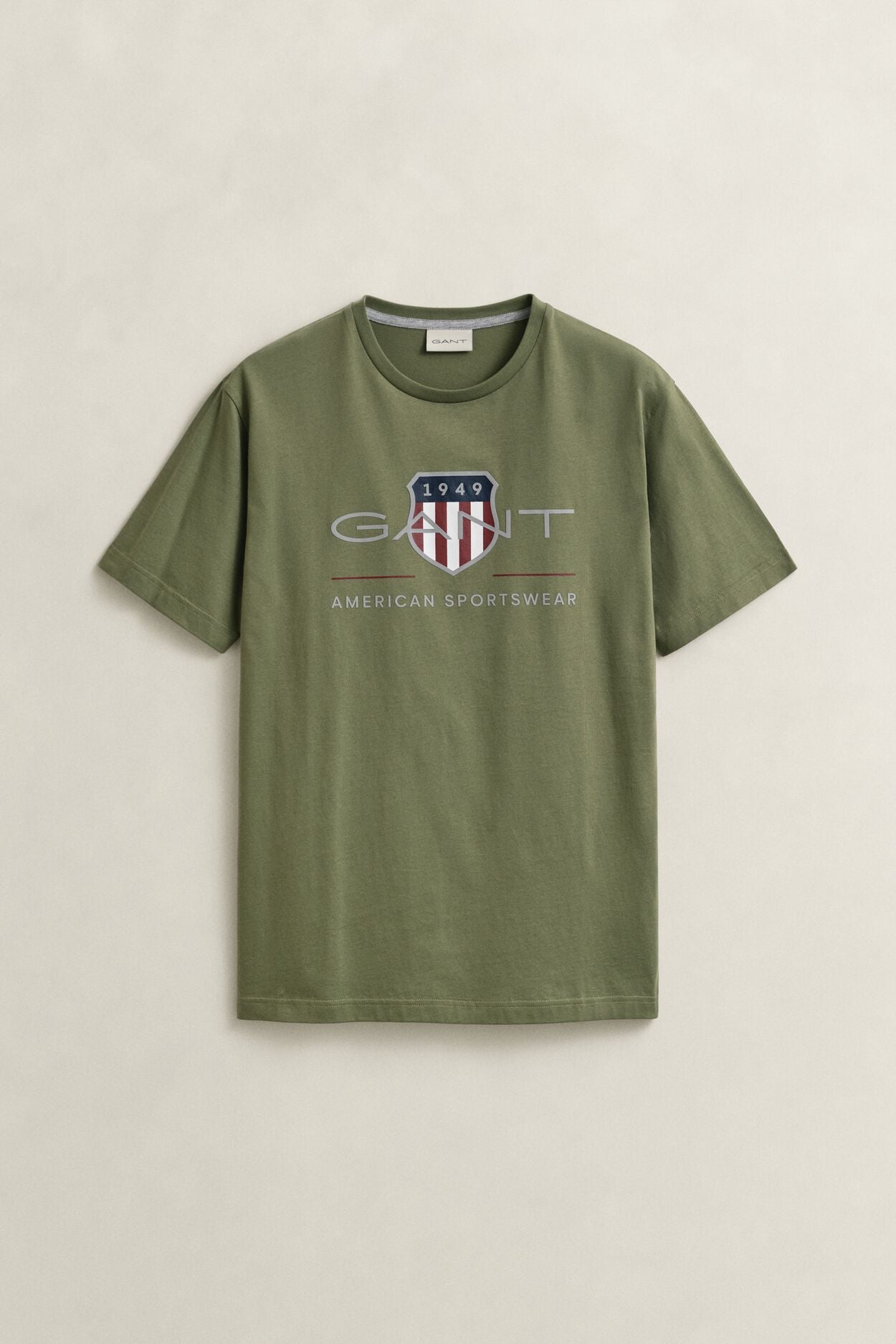 REG ARCHIVE SHIELD SS T-SHIRT-DRY HERB GREEN