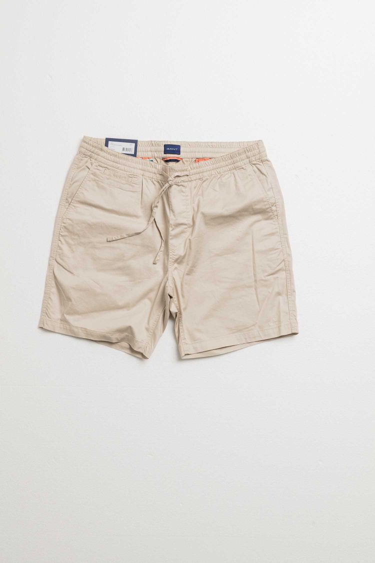 RELAXED FIT LOGO SHORTS-PUTTY