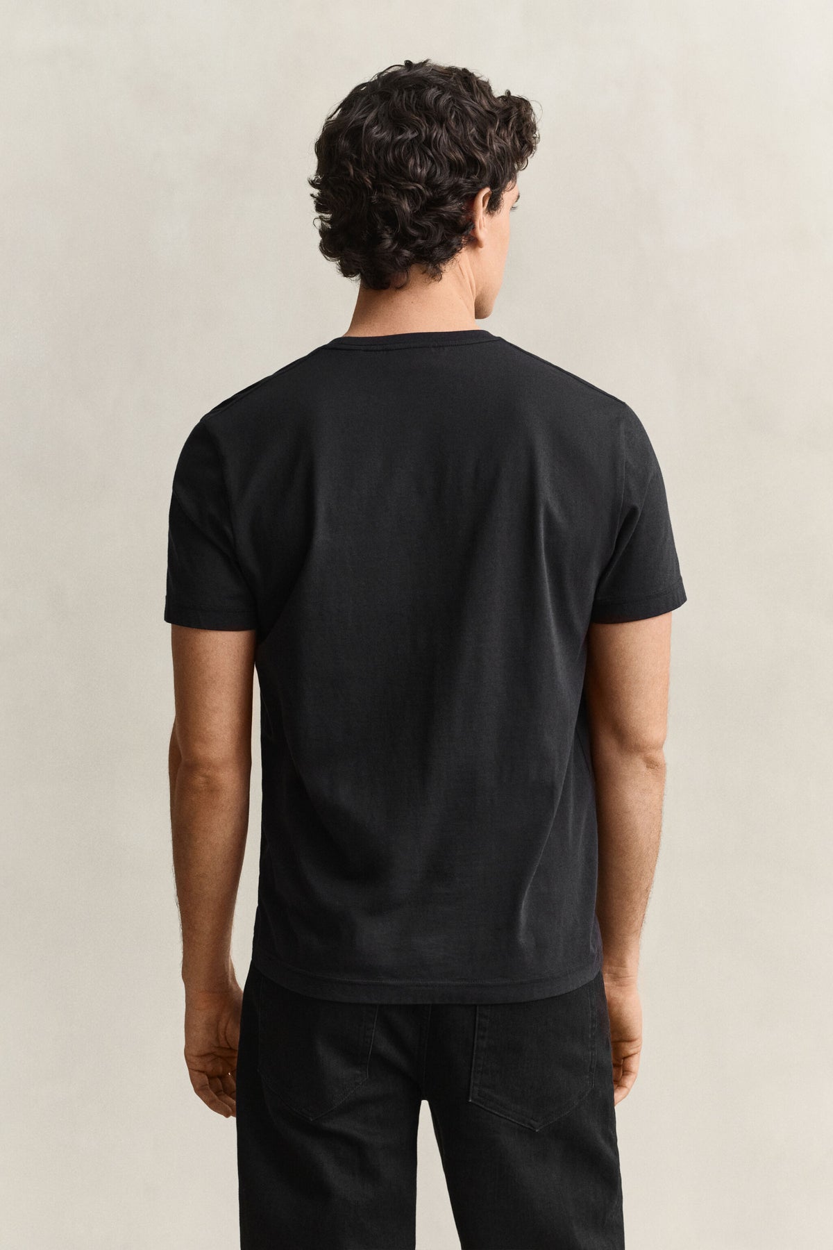 REG SHIELD SS T-SHIRT-BLACK