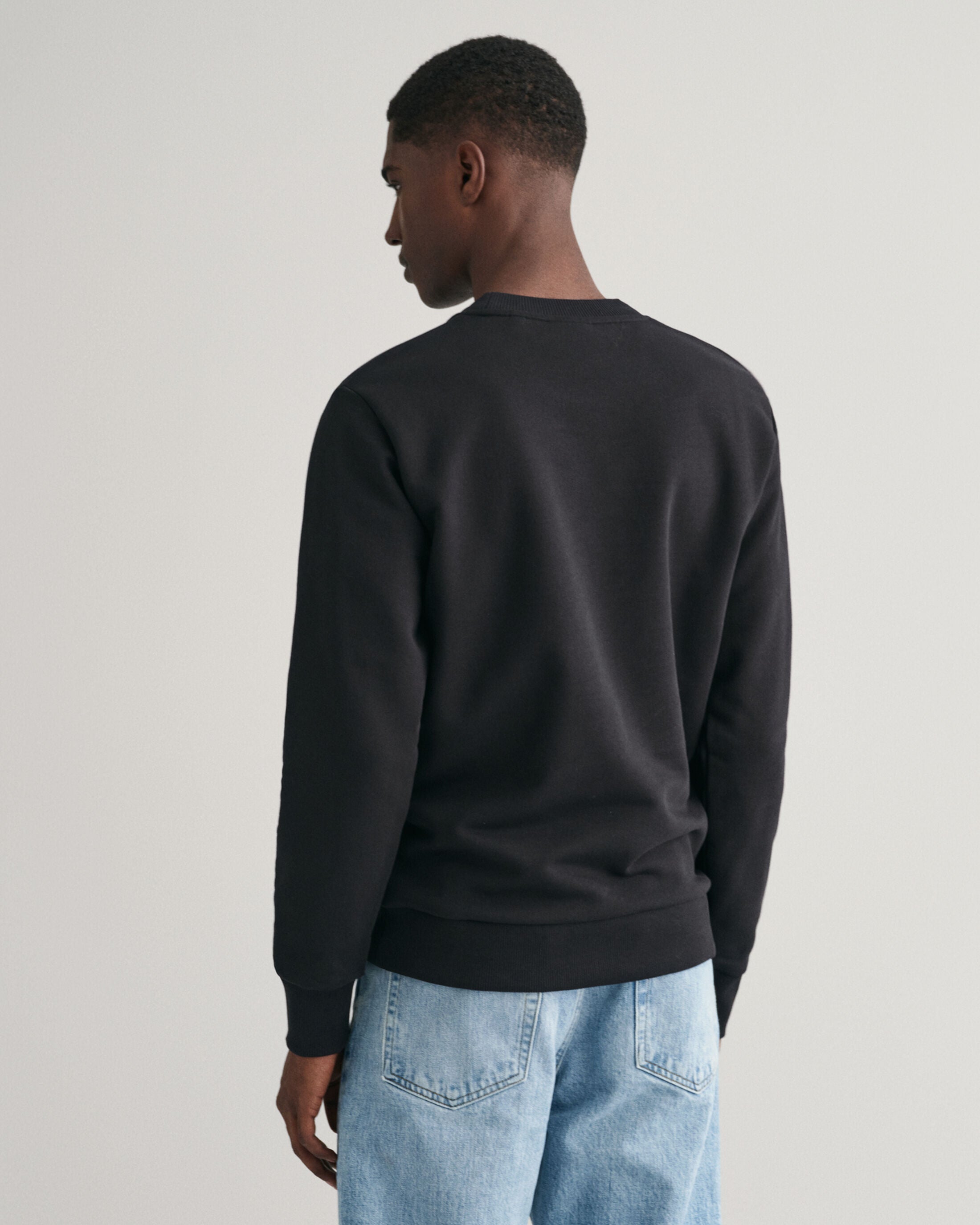 REG TONAL SHIELD C-NECK SWEAT-BLACK