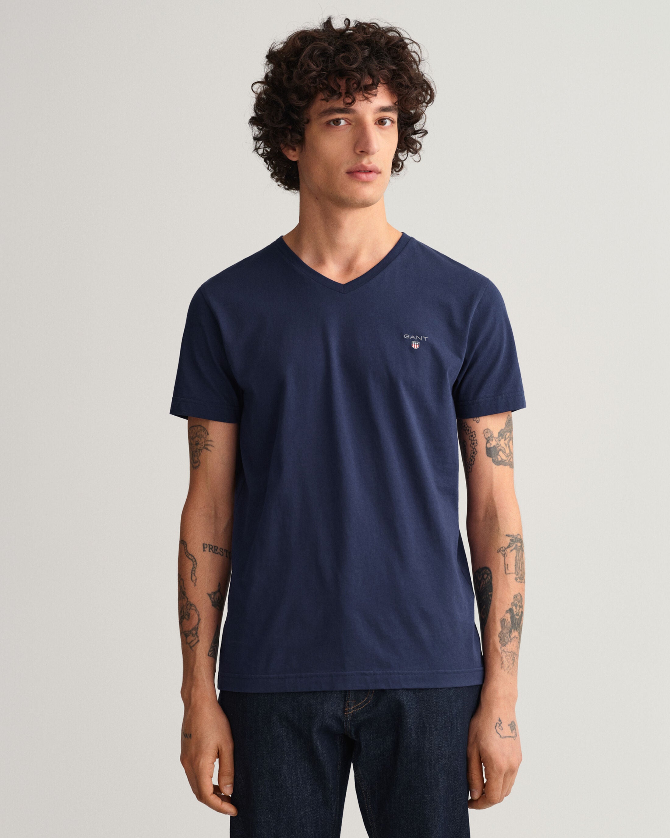 THE ORIGINAL FITTED SLIM V-NECK T-SHIRT-EVENING BLUE
