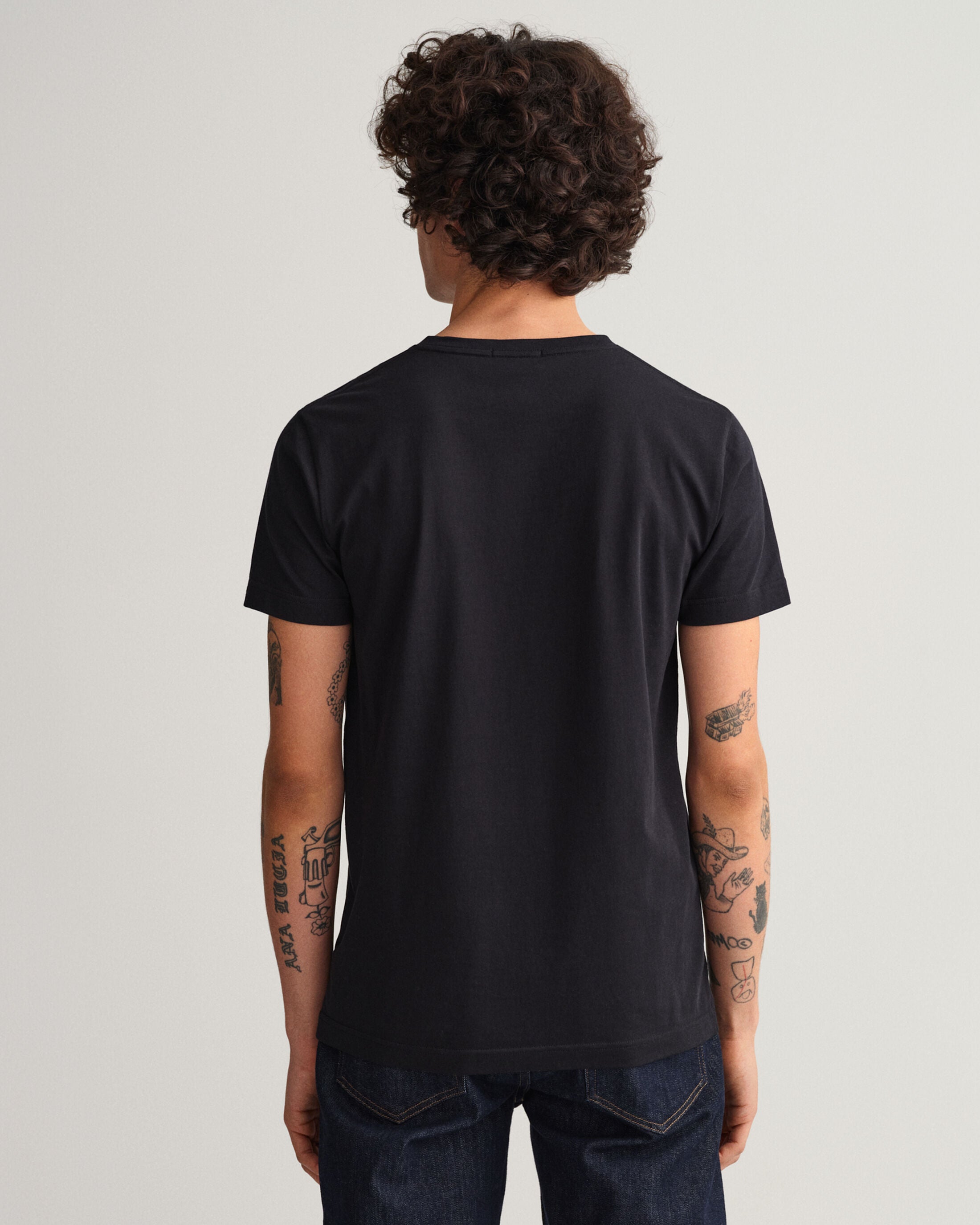 THE ORIGINAL FITTED SLIM V-NECK T-SHIRT-BLACK